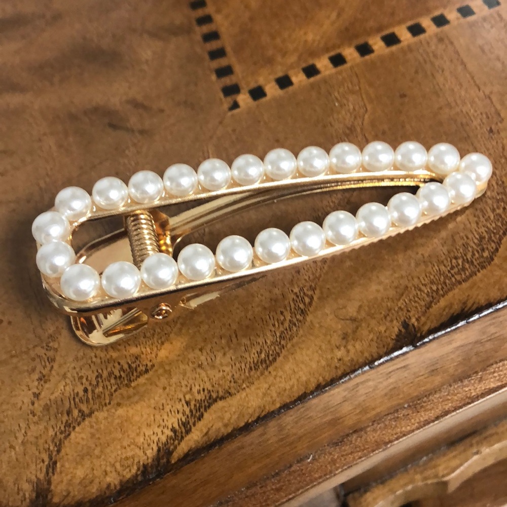 Pearl clip & bobby pins
